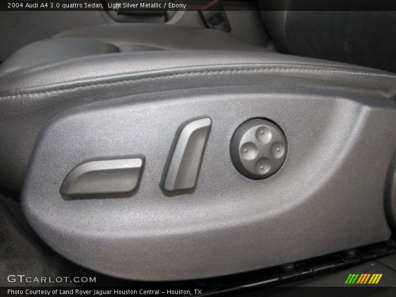 Controls of 2004 A4 3.0 quattro Sedan