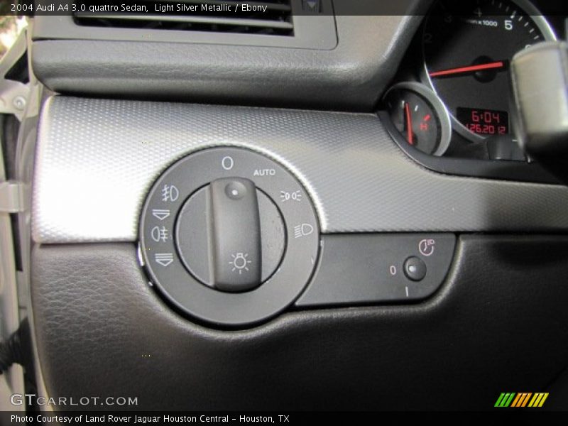 Controls of 2004 A4 3.0 quattro Sedan
