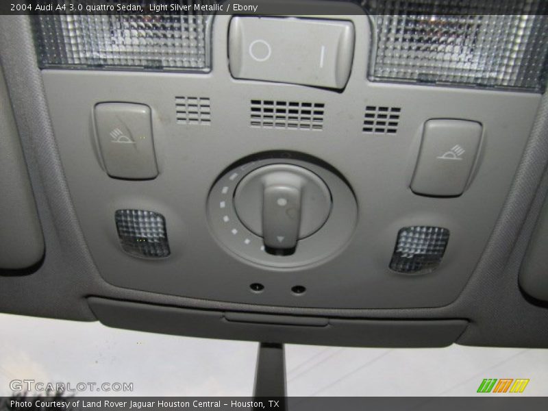 Controls of 2004 A4 3.0 quattro Sedan