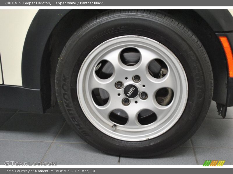 Pepper White / Panther Black 2004 Mini Cooper Hardtop