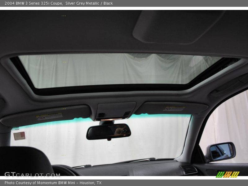 Sunroof of 2004 3 Series 325i Coupe