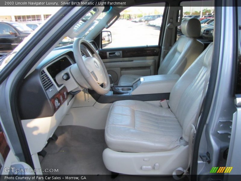 Front Seat of 2003 Navigator Luxury