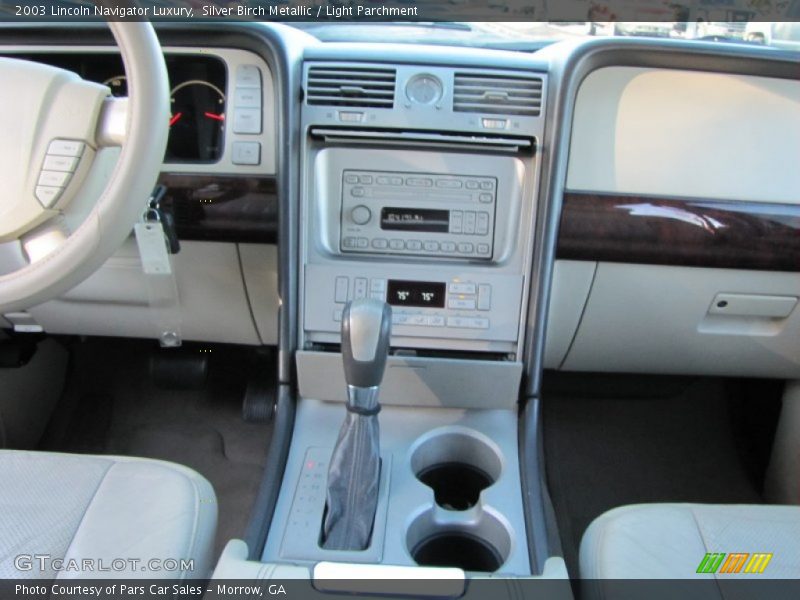 Controls of 2003 Navigator Luxury