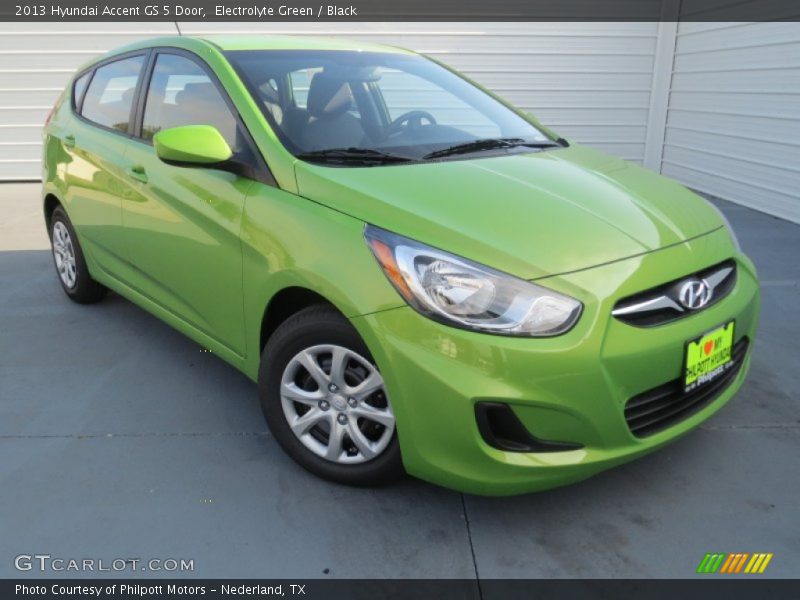Front 3/4 View of 2013 Accent GS 5 Door