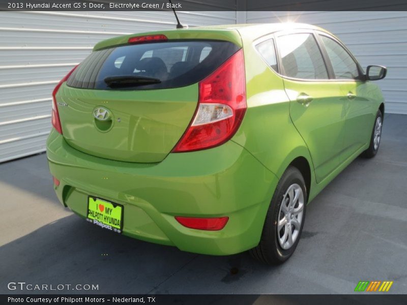 Electrolyte Green / Black 2013 Hyundai Accent GS 5 Door