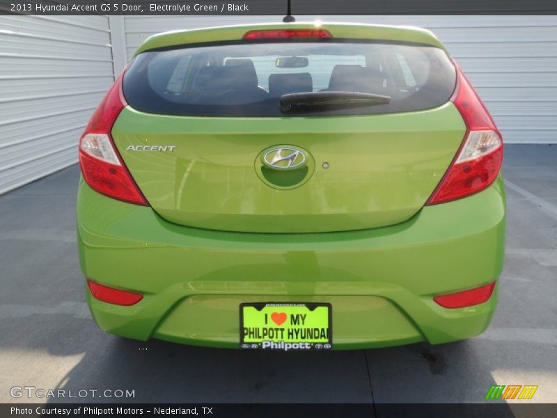 Electrolyte Green / Black 2013 Hyundai Accent GS 5 Door