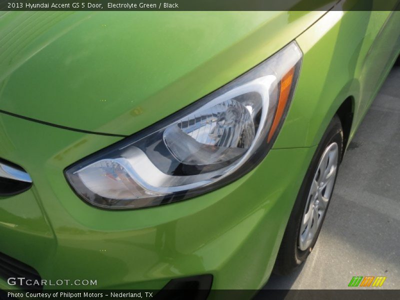 Electrolyte Green / Black 2013 Hyundai Accent GS 5 Door