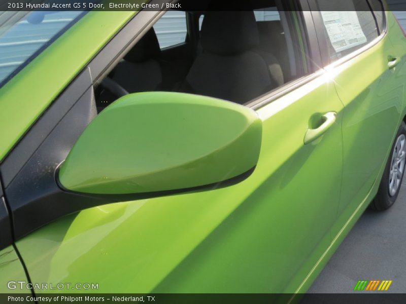 Electrolyte Green / Black 2013 Hyundai Accent GS 5 Door