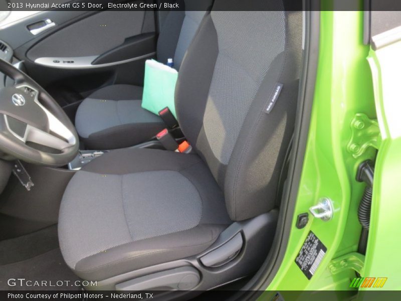 Electrolyte Green / Black 2013 Hyundai Accent GS 5 Door