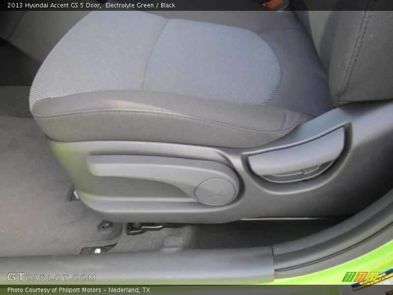 Electrolyte Green / Black 2013 Hyundai Accent GS 5 Door
