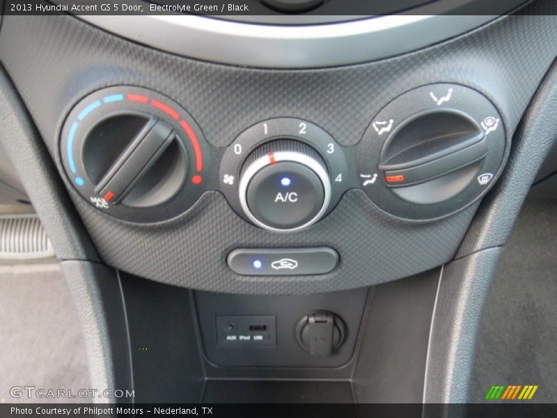 Controls of 2013 Accent GS 5 Door