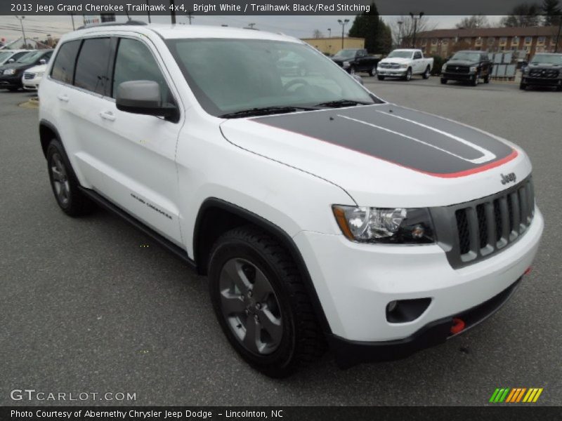 Front 3/4 View of 2013 Grand Cherokee Trailhawk 4x4