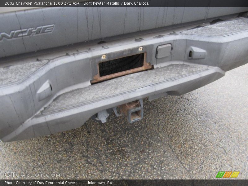 Light Pewter Metallic / Dark Charcoal 2003 Chevrolet Avalanche 1500 Z71 4x4