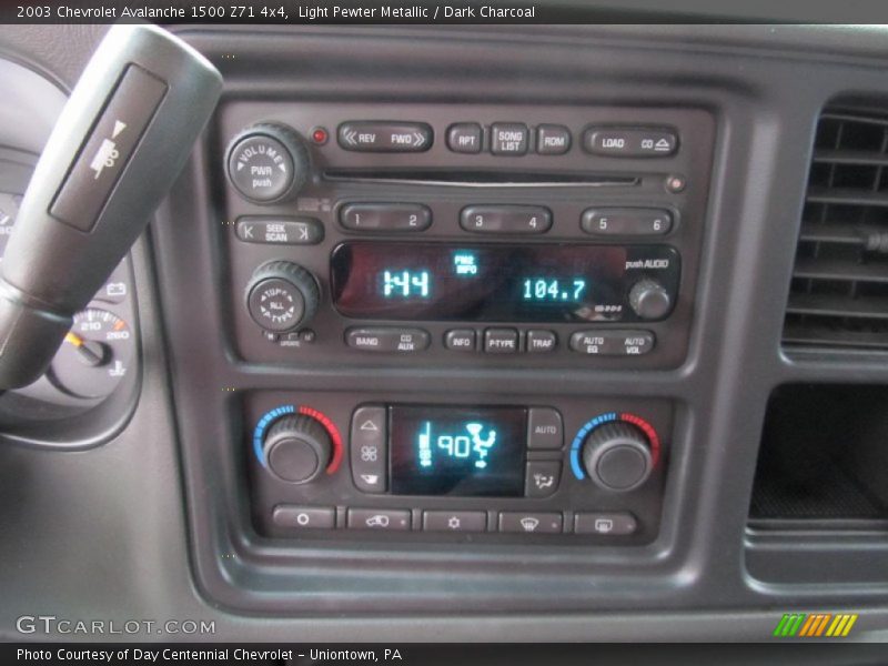 Light Pewter Metallic / Dark Charcoal 2003 Chevrolet Avalanche 1500 Z71 4x4