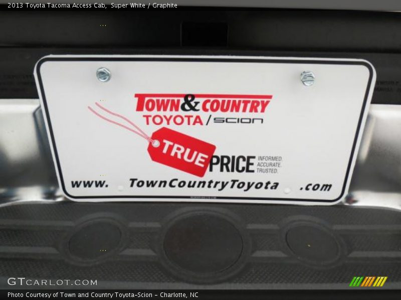 Super White / Graphite 2013 Toyota Tacoma Access Cab