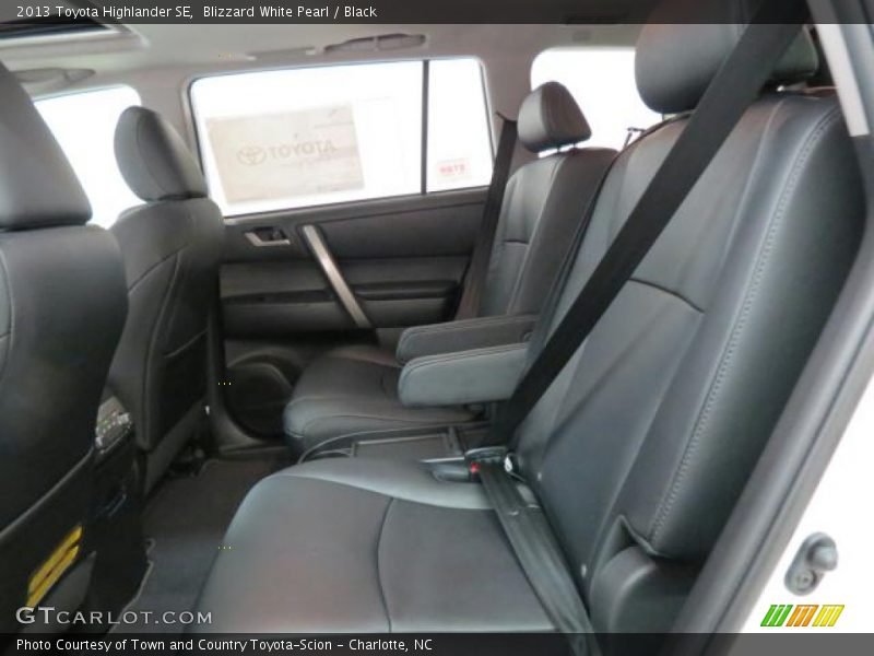 Blizzard White Pearl / Black 2013 Toyota Highlander SE