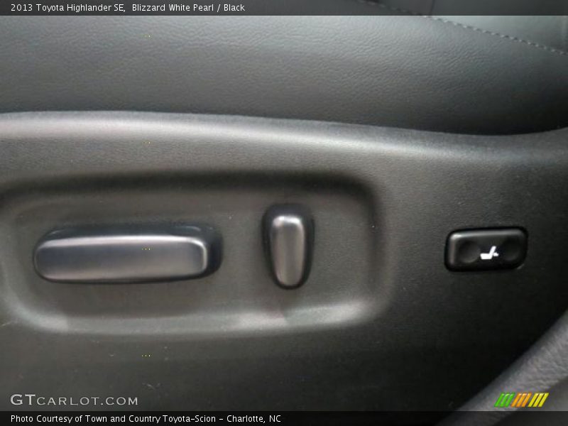 Blizzard White Pearl / Black 2013 Toyota Highlander SE