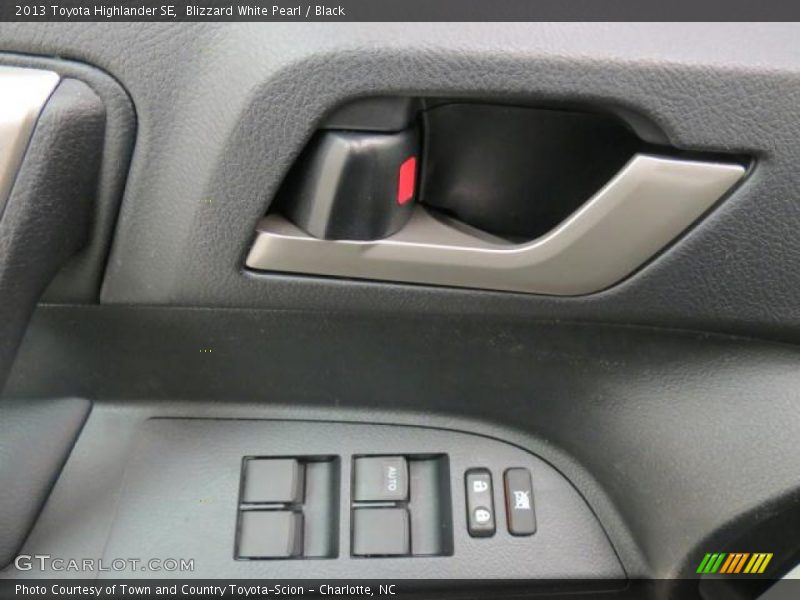 Blizzard White Pearl / Black 2013 Toyota Highlander SE