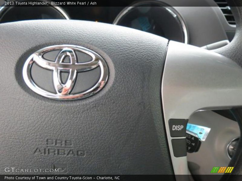 Blizzard White Pearl / Ash 2013 Toyota Highlander