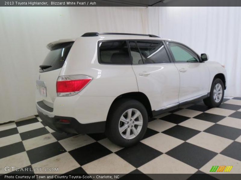 Blizzard White Pearl / Ash 2013 Toyota Highlander