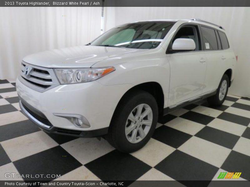 Blizzard White Pearl / Ash 2013 Toyota Highlander