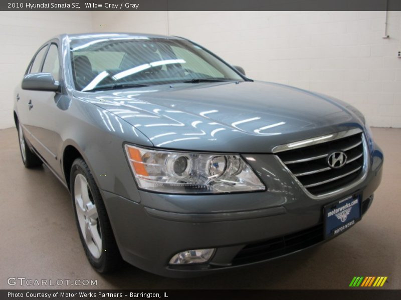 Willow Gray / Gray 2010 Hyundai Sonata SE