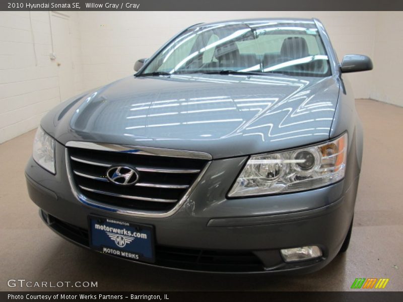 Willow Gray / Gray 2010 Hyundai Sonata SE