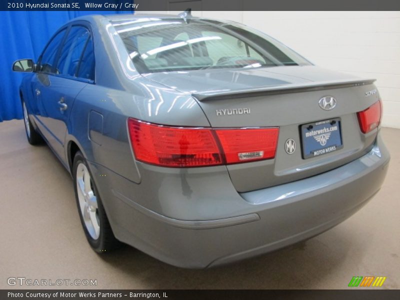 Willow Gray / Gray 2010 Hyundai Sonata SE