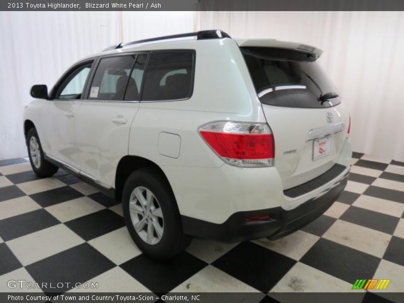 Blizzard White Pearl / Ash 2013 Toyota Highlander