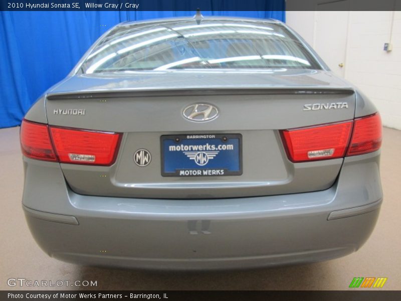 Willow Gray / Gray 2010 Hyundai Sonata SE