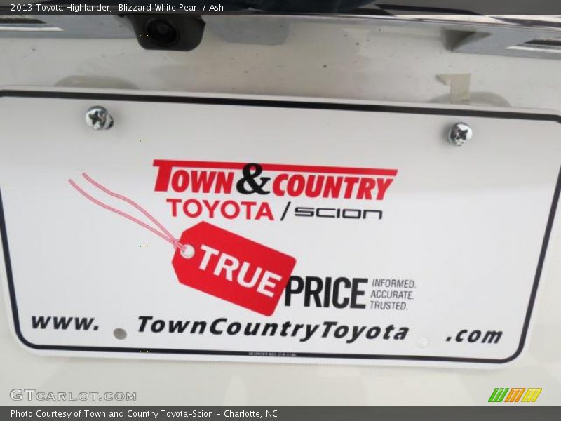 Blizzard White Pearl / Ash 2013 Toyota Highlander