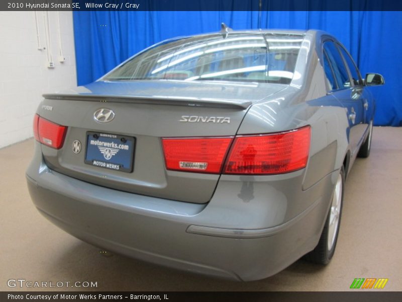 Willow Gray / Gray 2010 Hyundai Sonata SE