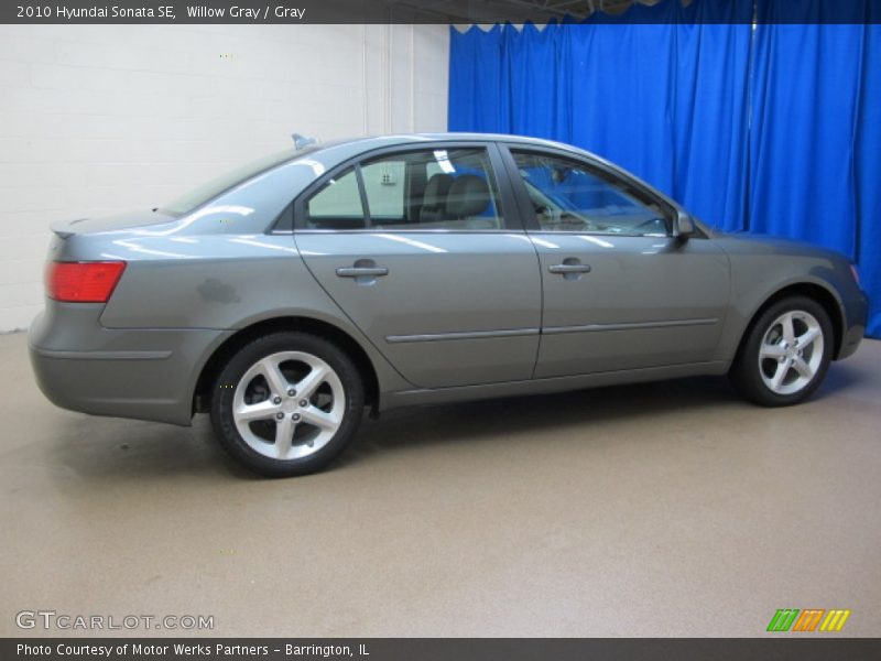 Willow Gray / Gray 2010 Hyundai Sonata SE