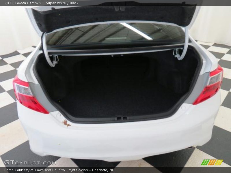 Super White / Black 2012 Toyota Camry SE