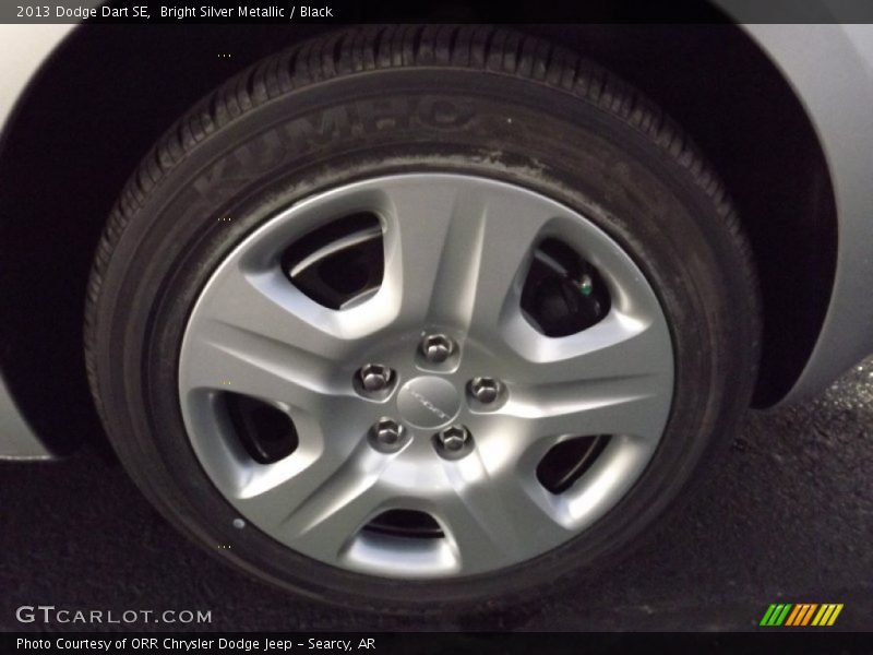 Bright Silver Metallic / Black 2013 Dodge Dart SE