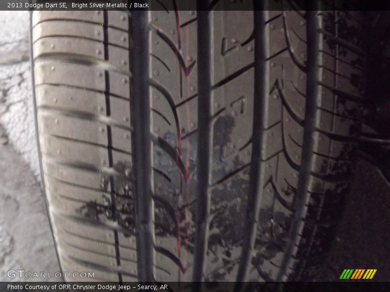 Bright Silver Metallic / Black 2013 Dodge Dart SE