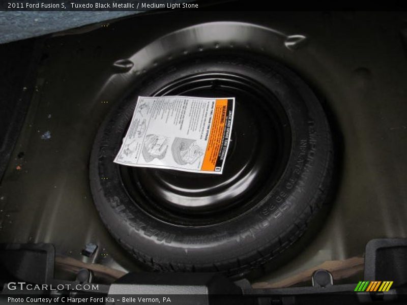 Tuxedo Black Metallic / Medium Light Stone 2011 Ford Fusion S