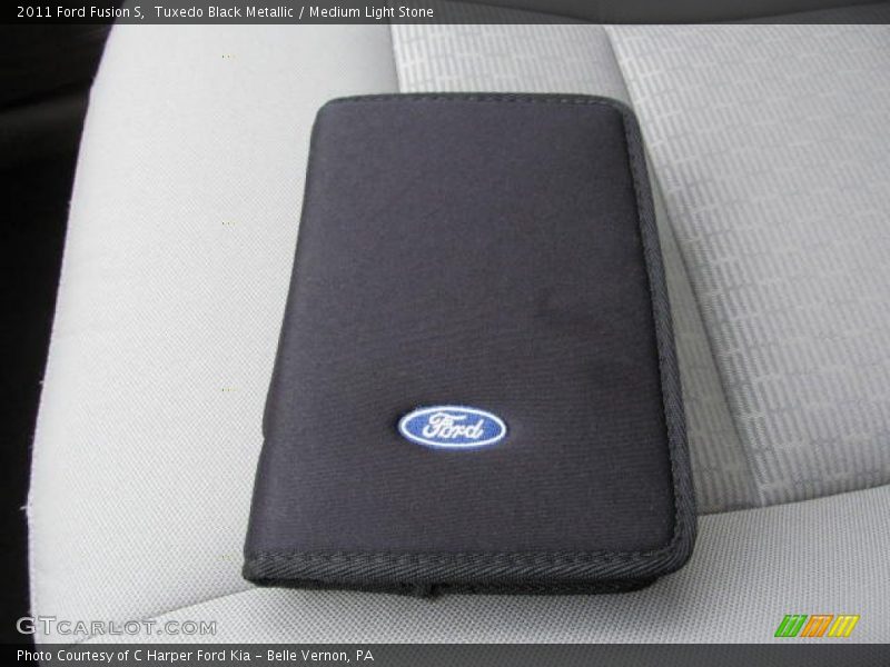 Tuxedo Black Metallic / Medium Light Stone 2011 Ford Fusion S