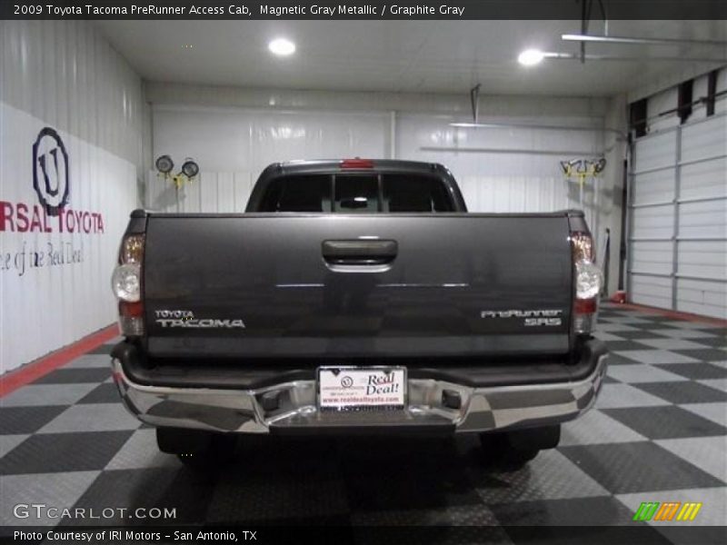 Magnetic Gray Metallic / Graphite Gray 2009 Toyota Tacoma PreRunner Access Cab