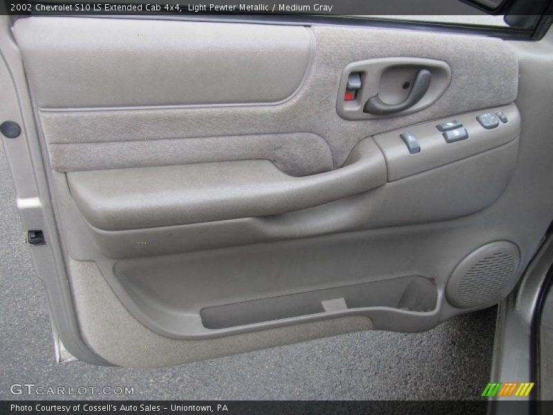 Light Pewter Metallic / Medium Gray 2002 Chevrolet S10 LS Extended Cab 4x4