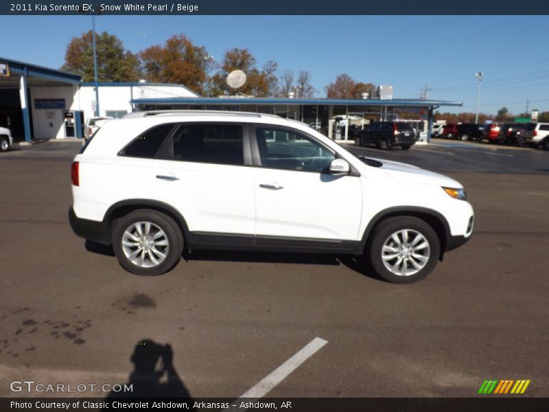 Snow White Pearl / Beige 2011 Kia Sorento EX