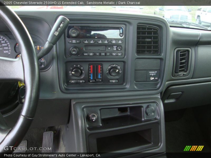 Controls of 2005 Silverado 2500HD LS Extended Cab