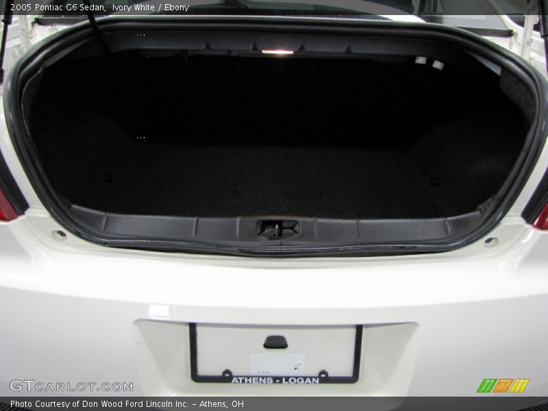 Ivory White / Ebony 2005 Pontiac G6 Sedan