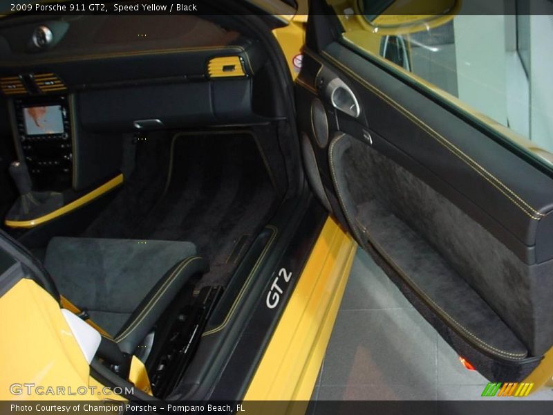Speed Yellow / Black 2009 Porsche 911 GT2