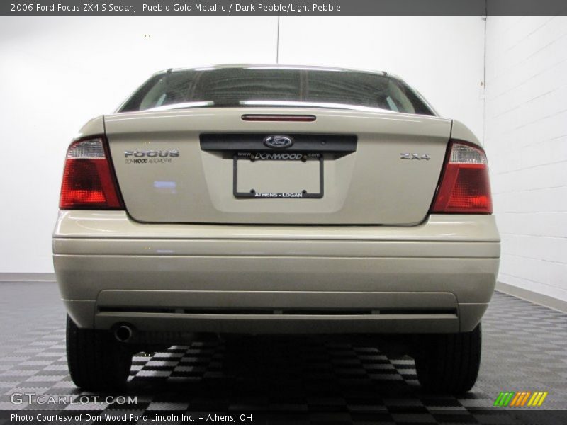 Pueblo Gold Metallic / Dark Pebble/Light Pebble 2006 Ford Focus ZX4 S Sedan