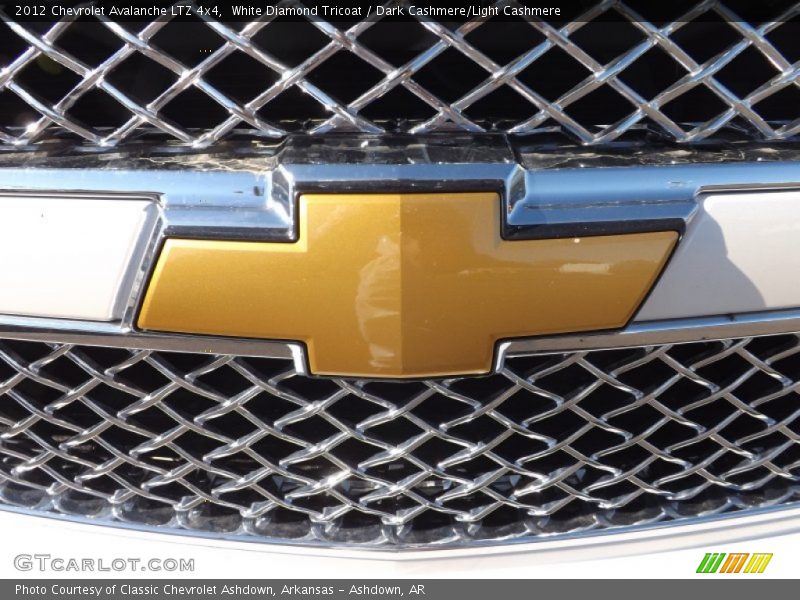 White Diamond Tricoat / Dark Cashmere/Light Cashmere 2012 Chevrolet Avalanche LTZ 4x4