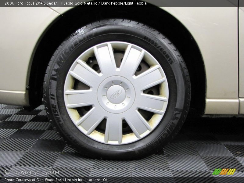 Pueblo Gold Metallic / Dark Pebble/Light Pebble 2006 Ford Focus ZX4 S Sedan