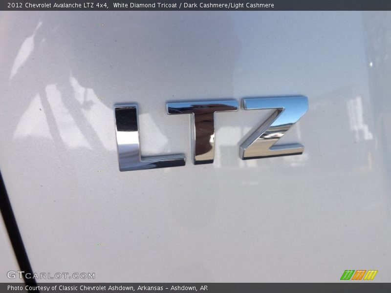 White Diamond Tricoat / Dark Cashmere/Light Cashmere 2012 Chevrolet Avalanche LTZ 4x4