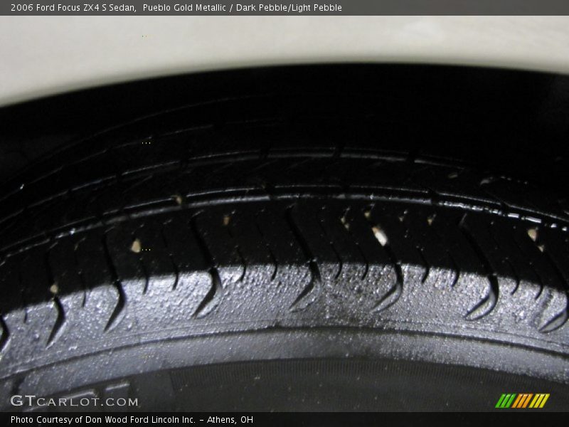 Pueblo Gold Metallic / Dark Pebble/Light Pebble 2006 Ford Focus ZX4 S Sedan