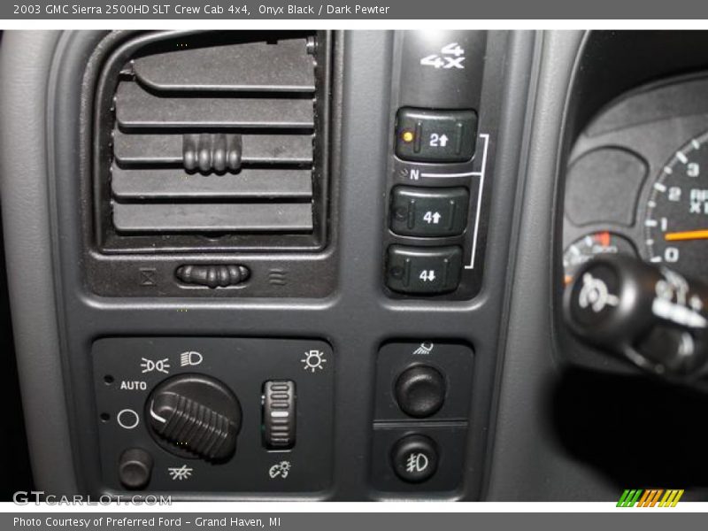 Controls of 2003 Sierra 2500HD SLT Crew Cab 4x4
